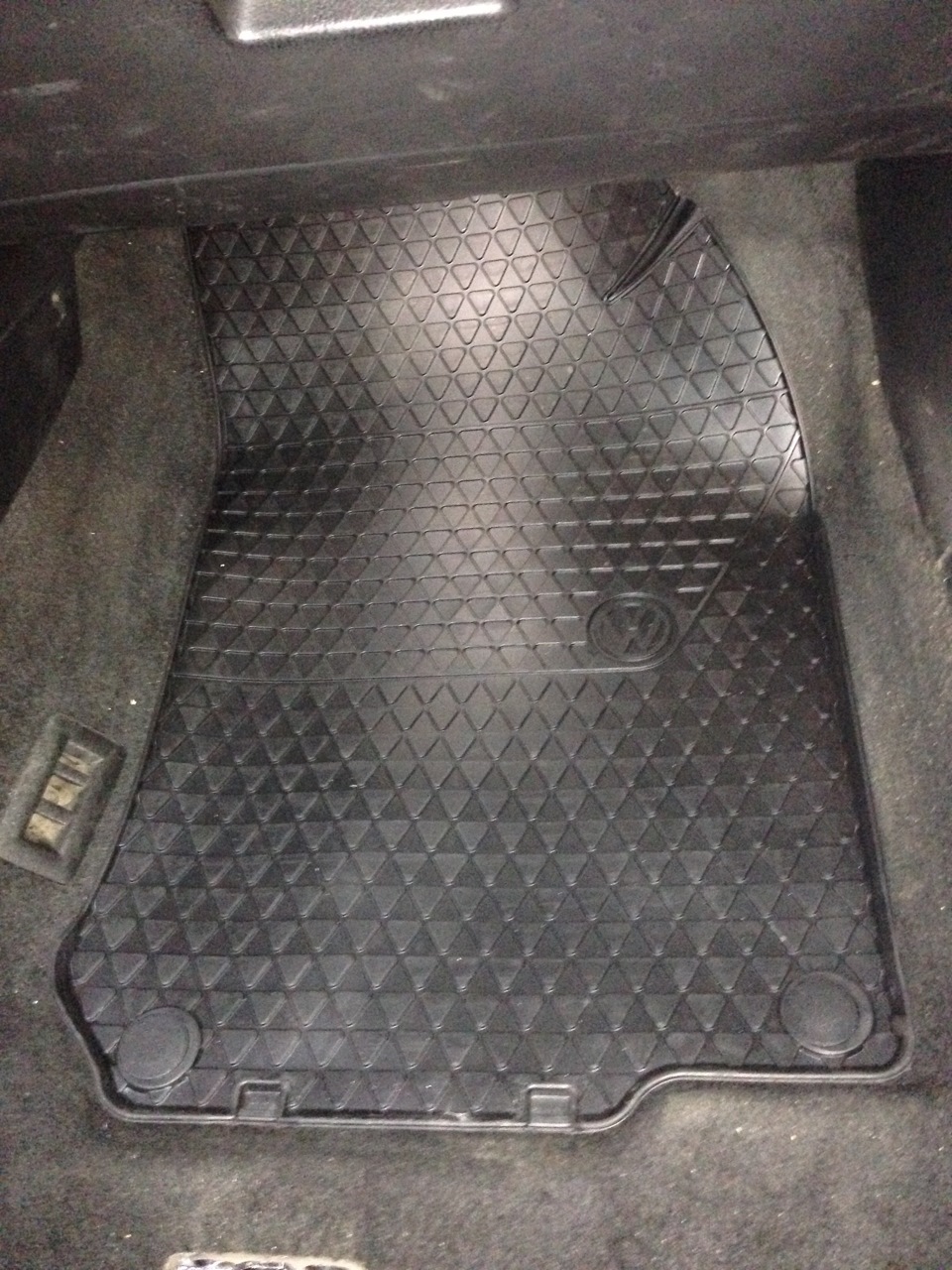 1J1 061 501 041 Коврики передние — Volkswagen Golf GTI Mk4. Запчасти на фото: 1J1061501041