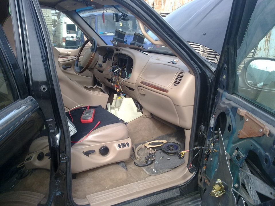 Фото в бортжурнале Lincoln Navigator (1G)