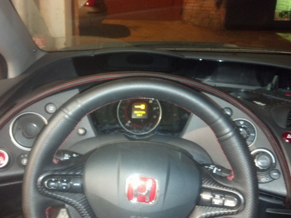 на месте — Honda Civic Hatchback (8G)
