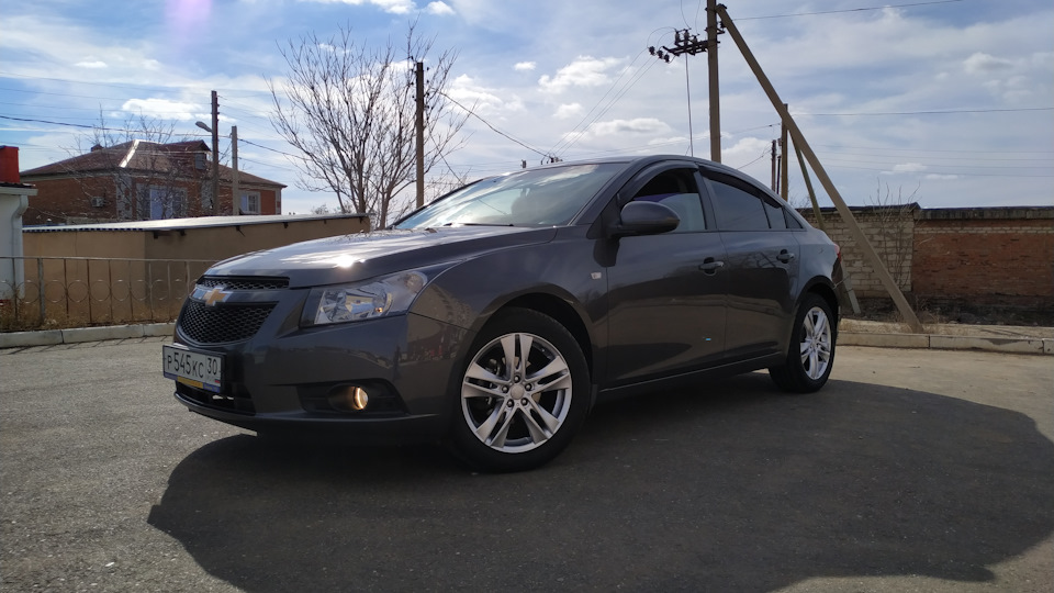 Chevrolet Cruze серый крузяка