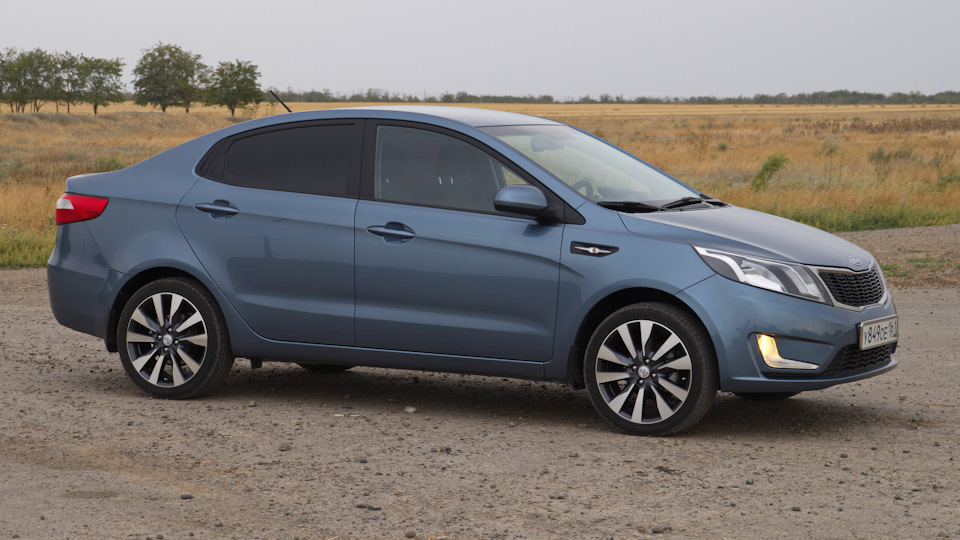 KIA Rio голубой металлик на R17