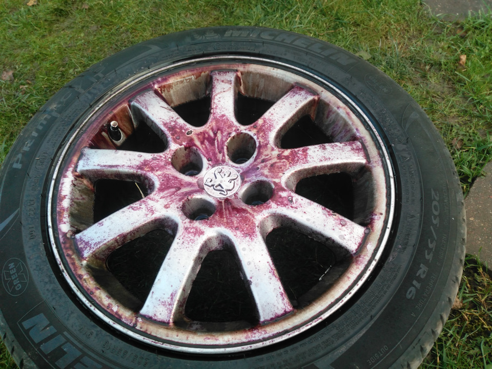 Реагирует с загрязнением и краснеет. — Peugeot 406