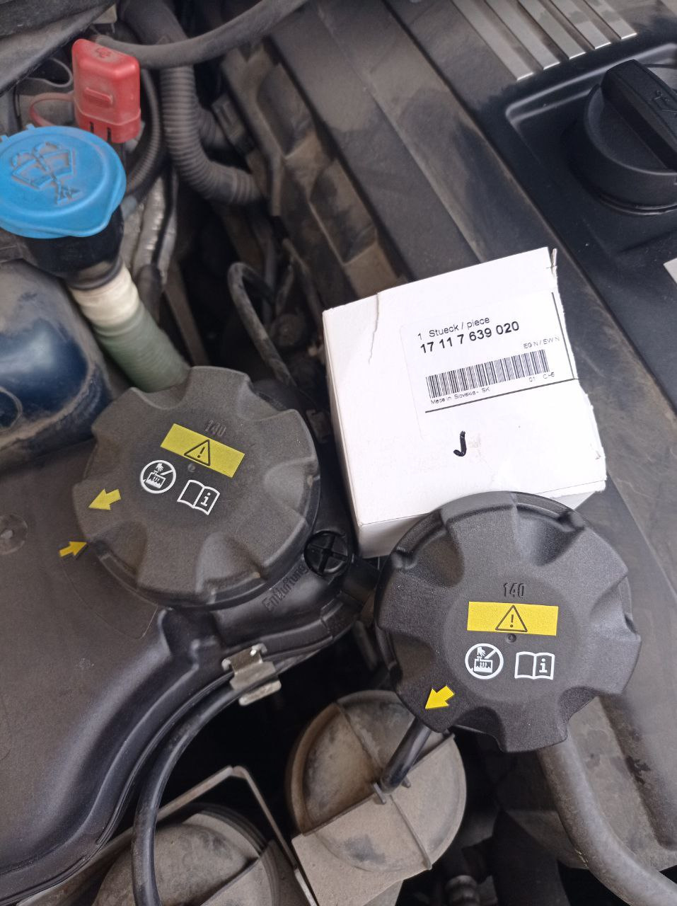 Новая пробка расширительного бачка – 17117639020 — BMW 3 series Coupe (E92). Found on photo: 17117639020