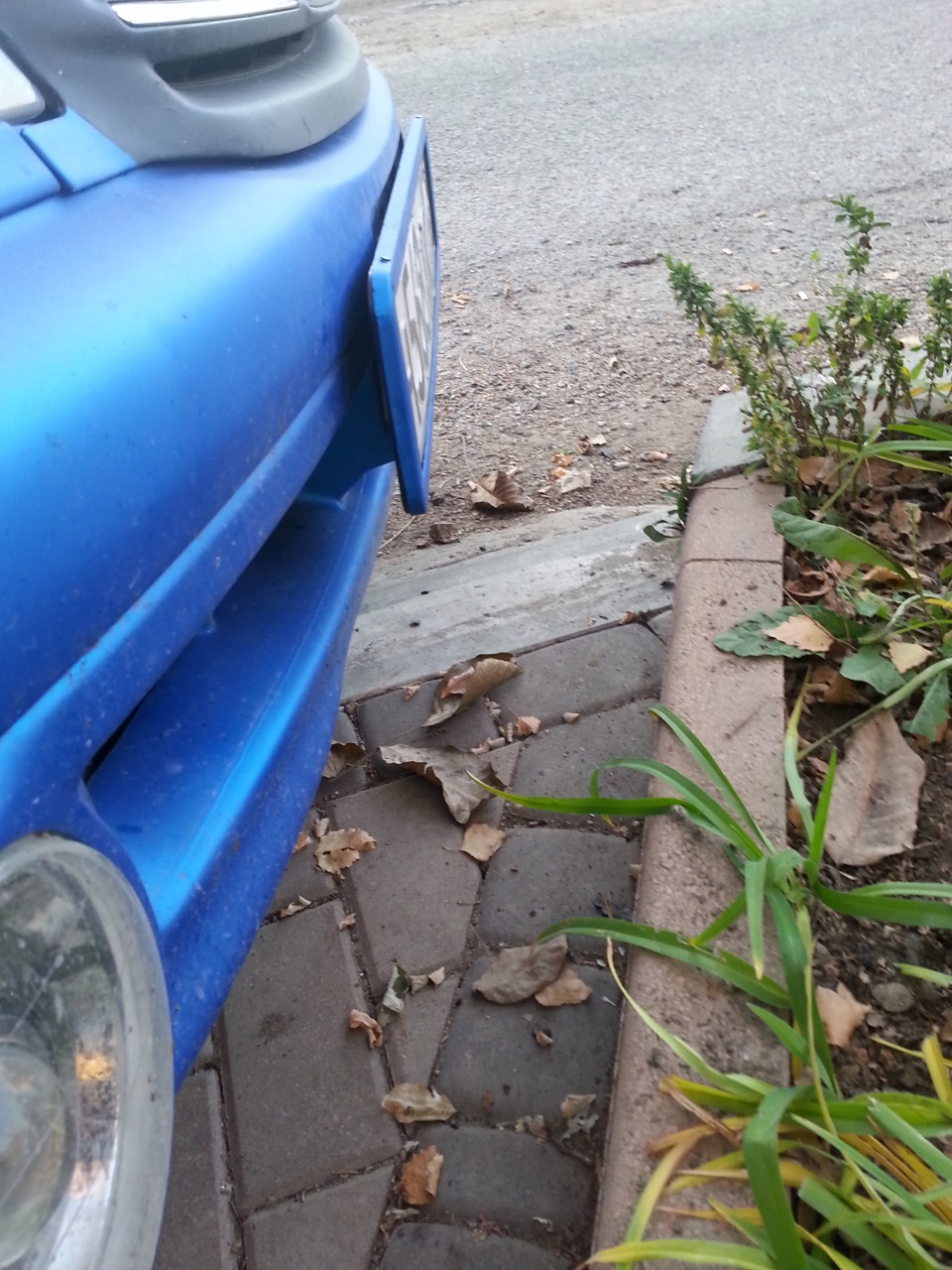 вот так до бордюра спереди — Toyota Caldina (210)