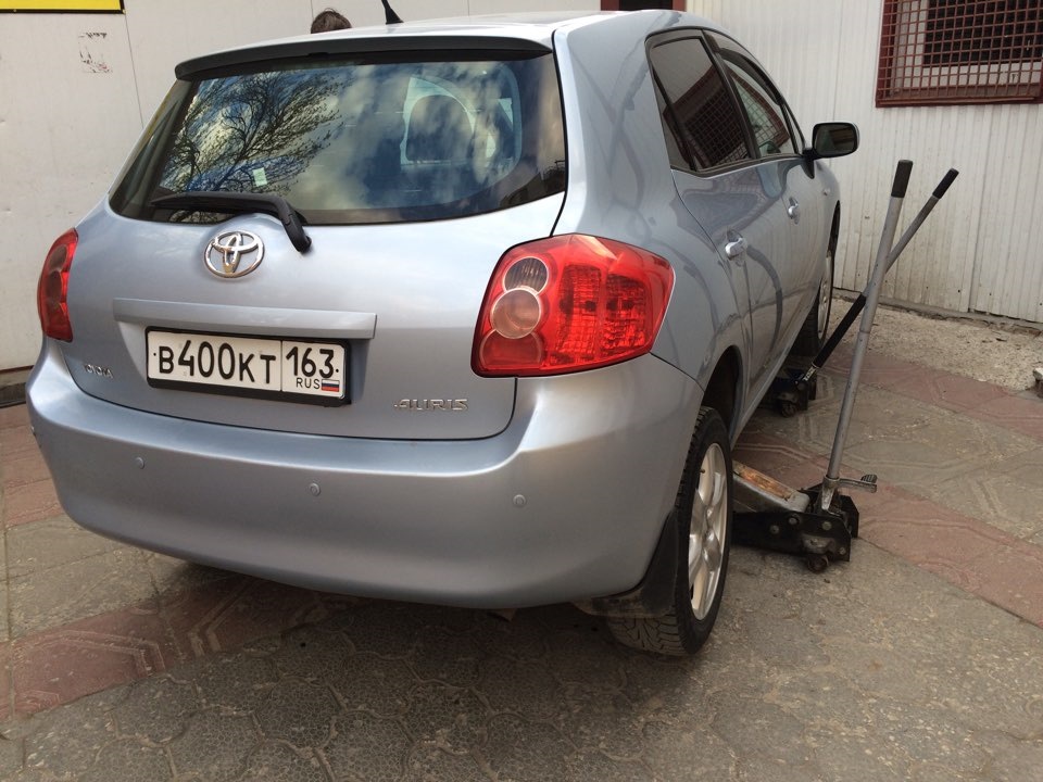Заодно переобул Робокопа в летние тапки — Toyota Auris (1G)