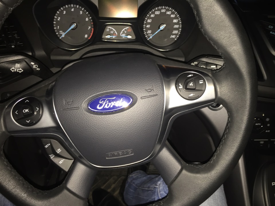 кнопка Voice на своем месте — Ford Kuga (2G)