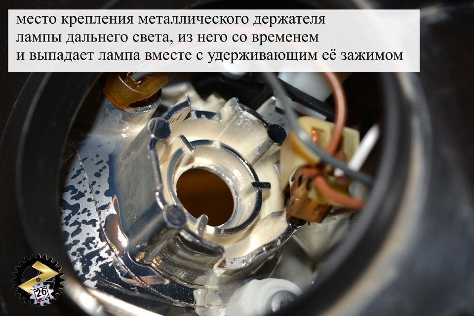 Крепление лампы я уже вытащил окончательно. — Lada Калина Хэтчбек (1G)