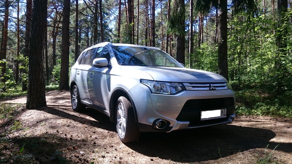 Mitsubishi Outlander серебристый бегемот
