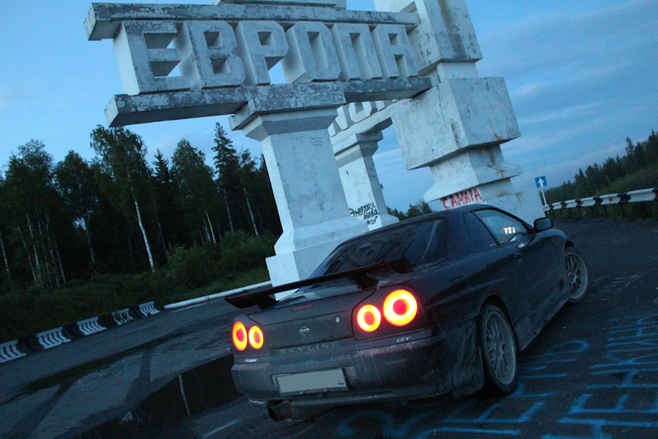 Стелла на подъезде к городу Пермь — Nissan Skyline (R34)