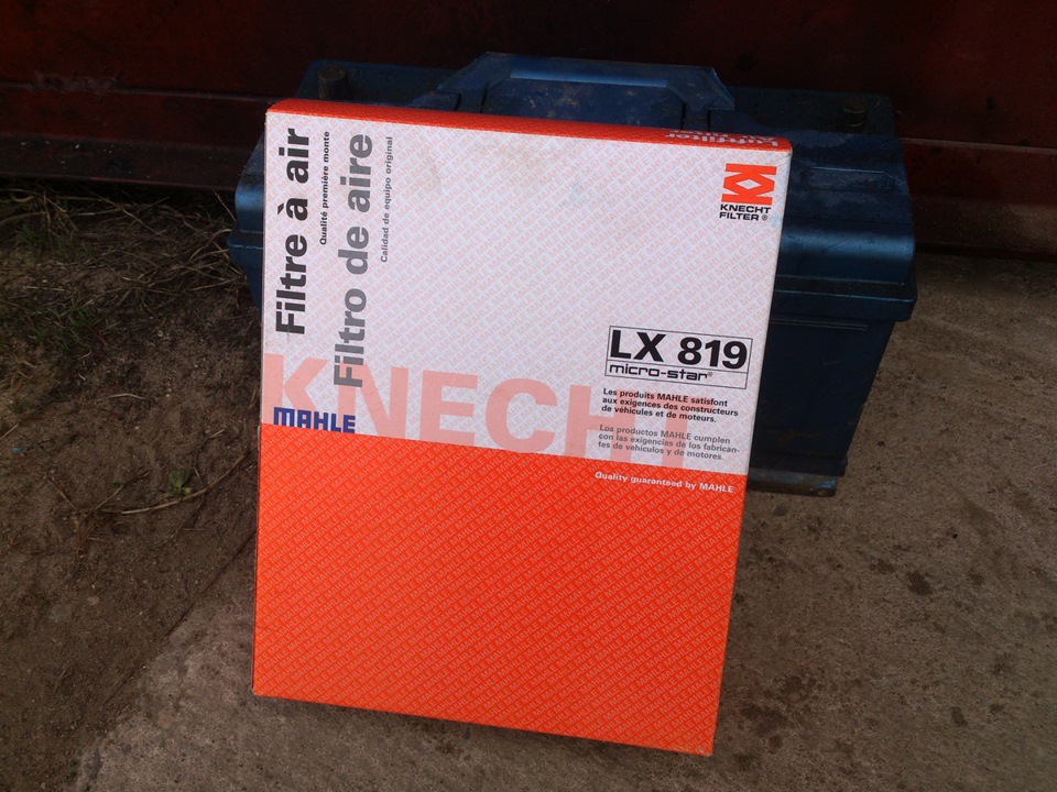 KNECHT (Mahle) LX 819 — Audi A4 (B7). Запчасти на фото: LX819