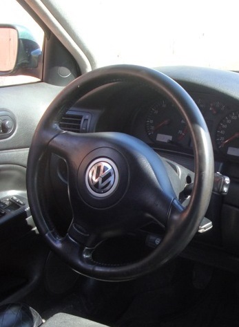 …и то самое рулевое колесо… — Volkswagen Passat B5
