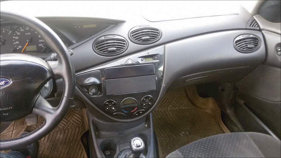 Вот так это всё смотрелось раньше. — Ford Focus Sedan I