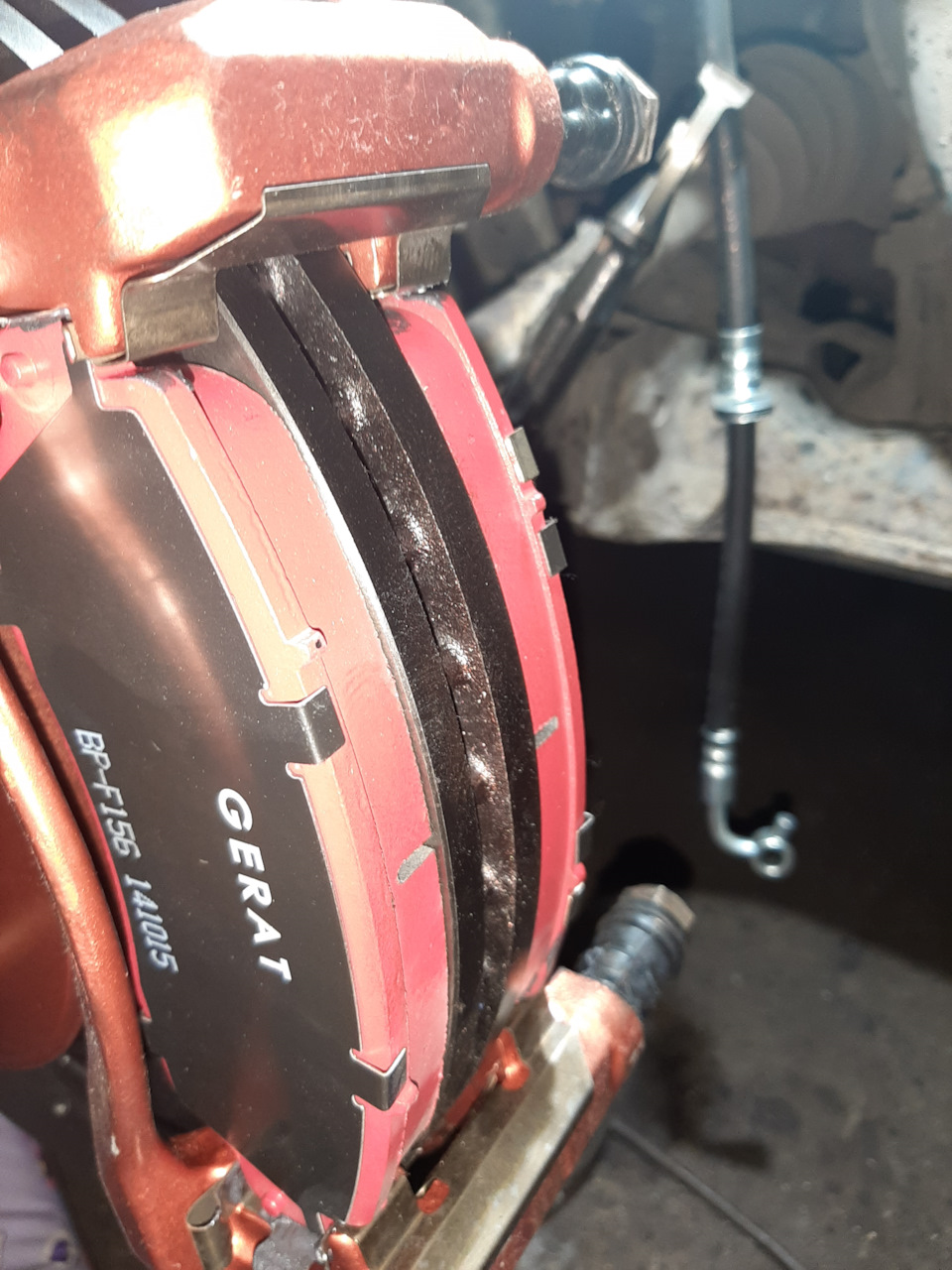 установка колодок — Honda CR-V (RE). Запчасти на фото: BPF156