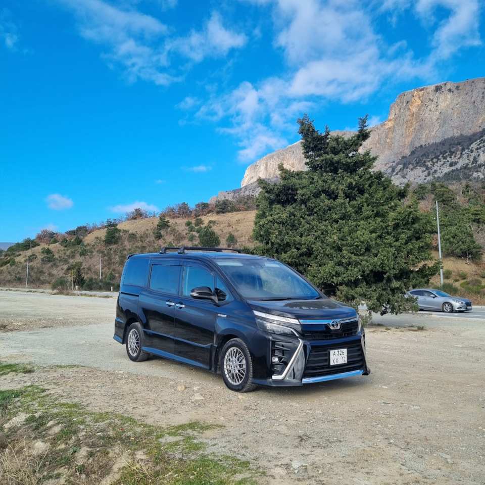 Фото в бортжурнале Toyota Voxy (3G)