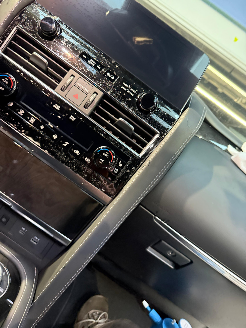 Фото в бортжурнале Infiniti QX80 (1G)