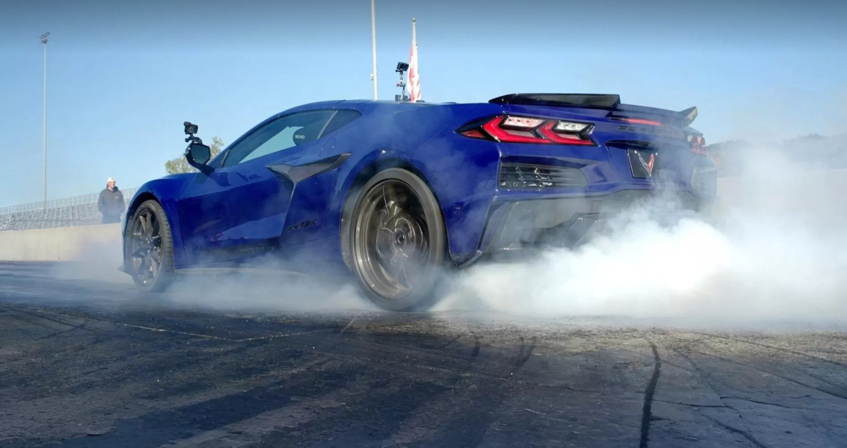 Chevrolet Corvette ZR1X официально стал самым быстрым серийным