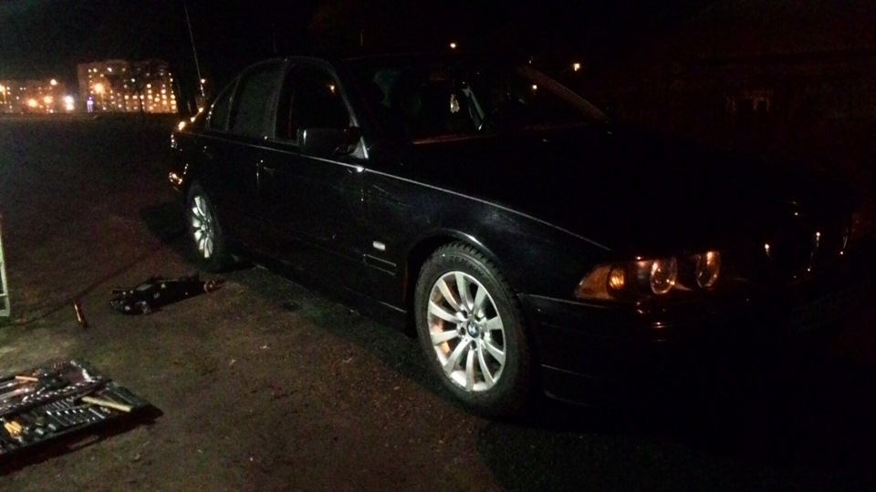 вид на авто — BMW 5 series (E39)