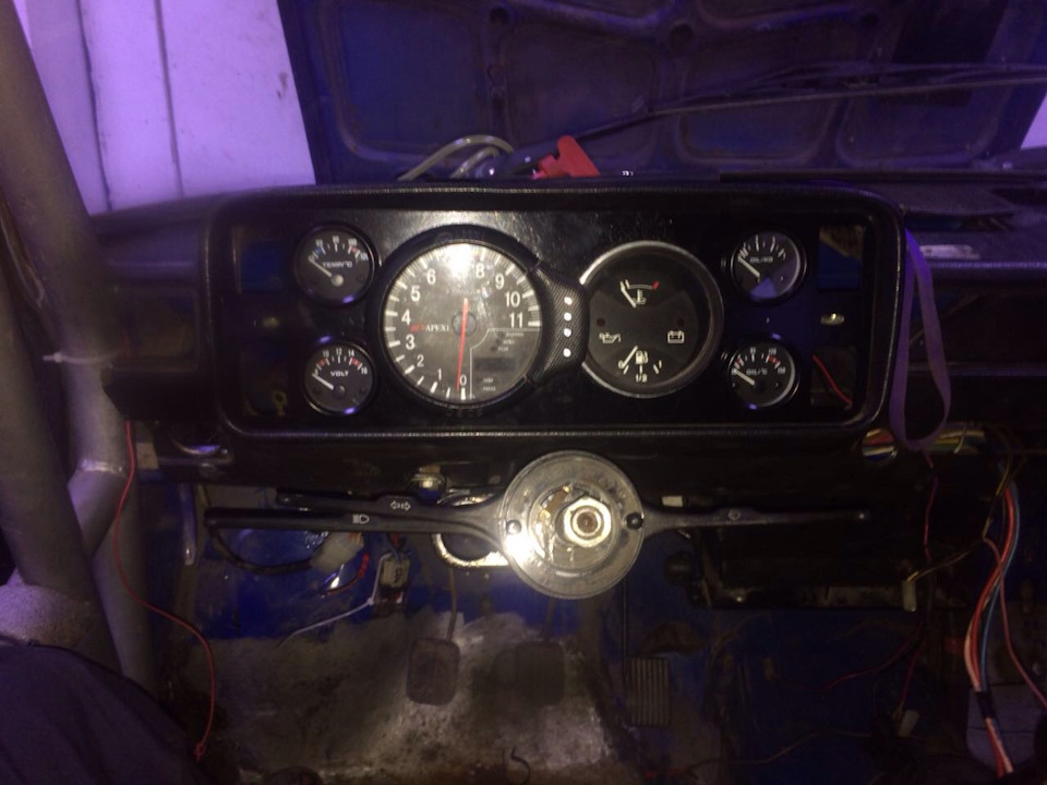 вот как то так, но тахометр мы уже заменили, этот к сожалению сдох( — Lada 21053