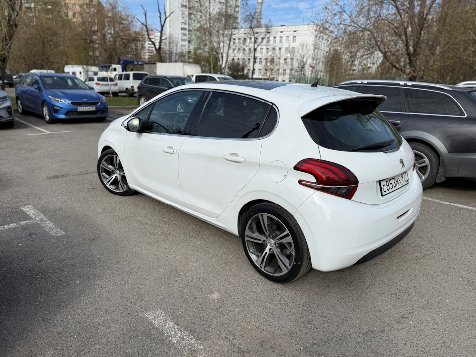 Фото в бортжурнале Peugeot 208 (1G)