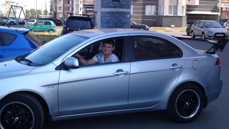 Mitsubishi Lancer Серебристый "недоболид"