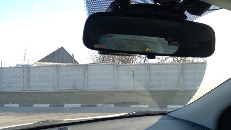 За зеркалом на уровне глаз водителя его почти не видно — Hyundai ix35