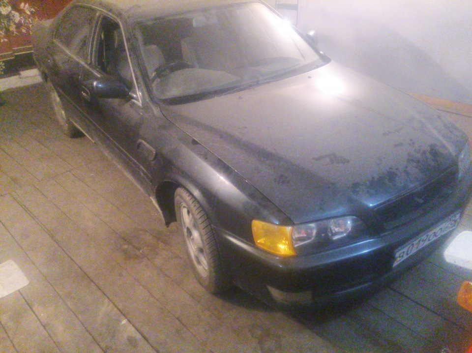 Может тут не так видно, но слой пыли на ней был просто огромный. — Toyota Chaser (100)