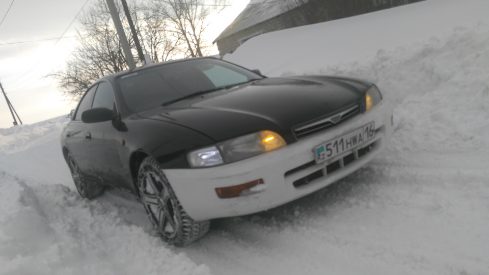 где-то в заснеженной Таврии — Toyota Corona EXiV (2G)
