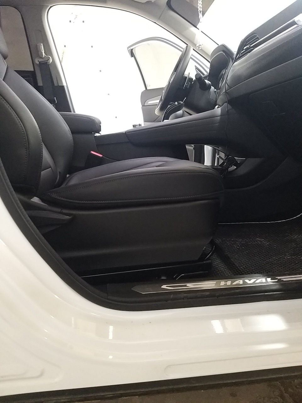 Угол пассажирского сиденья с завода — Haval F7x (1G)
