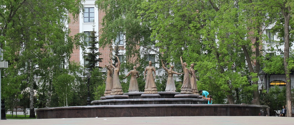 8 — Lada Ларгус