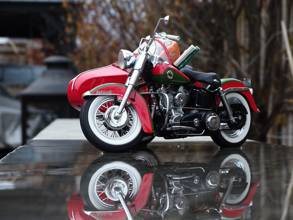Harley Davidson motorcycle 2002 Christmas edition Franklin Mint 1