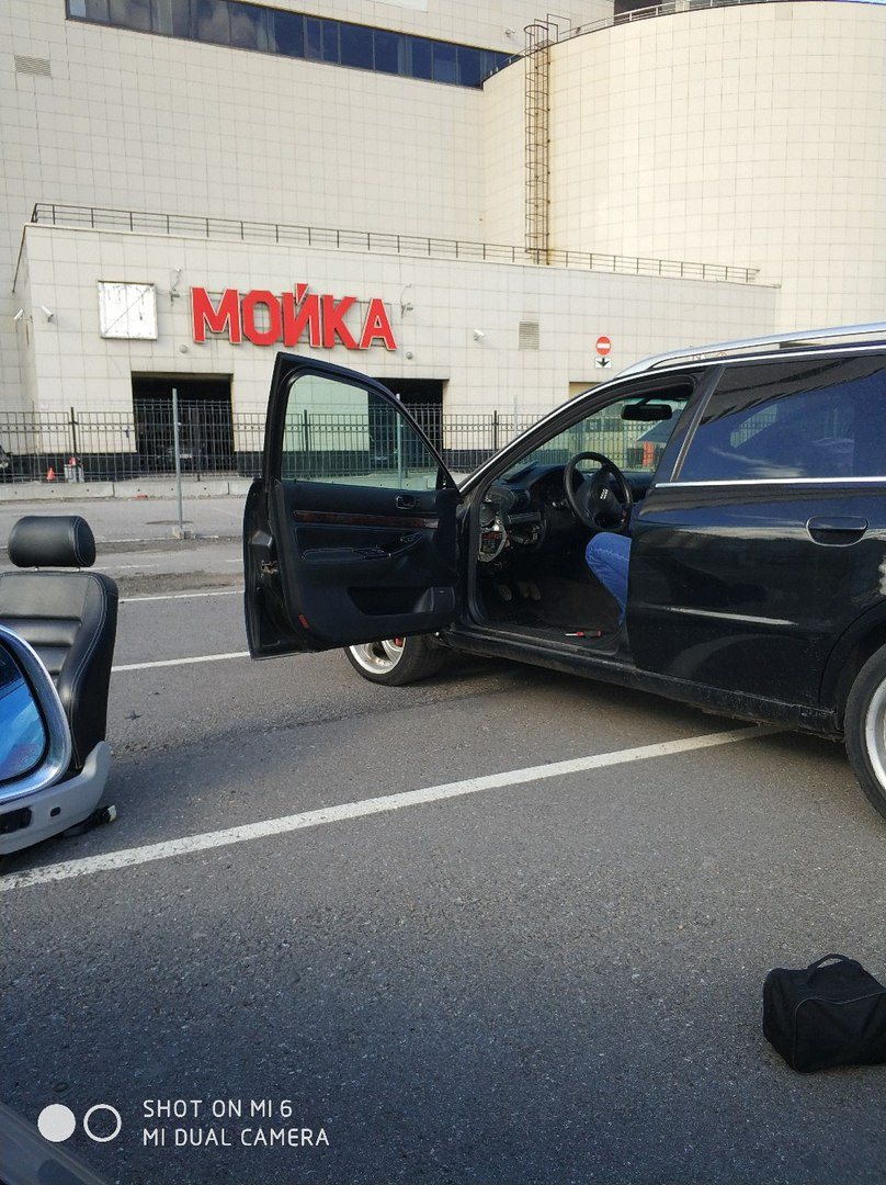 Приехали, посмотрели машину, салон, ништяки… — Audi A4 (B5)