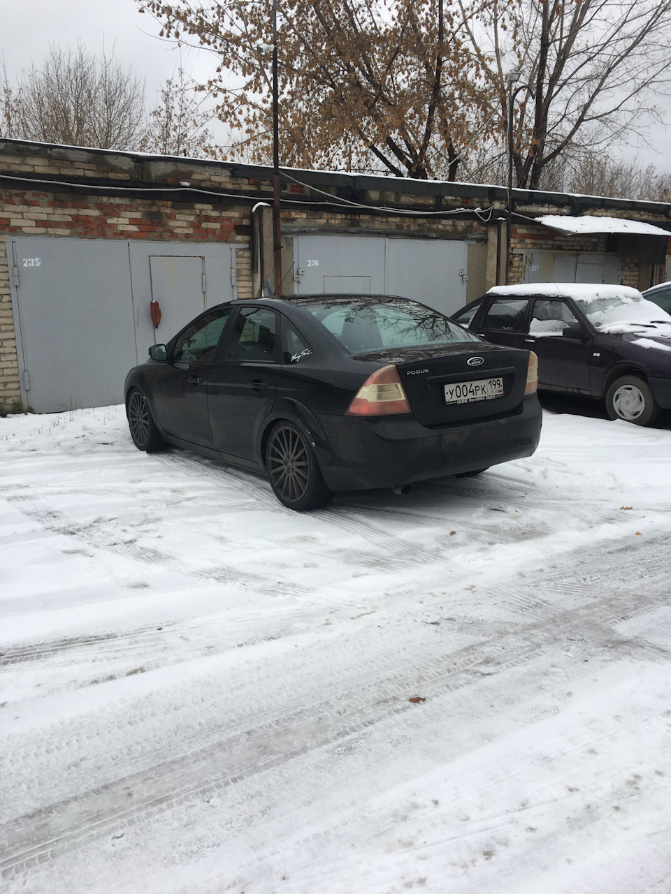 Выпал снежок. Самое время менять резину — Ford Focus Sedan II