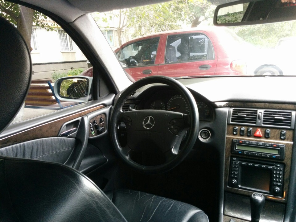 Фото в бортжурнале Mercedes-Benz E-Class (W210)