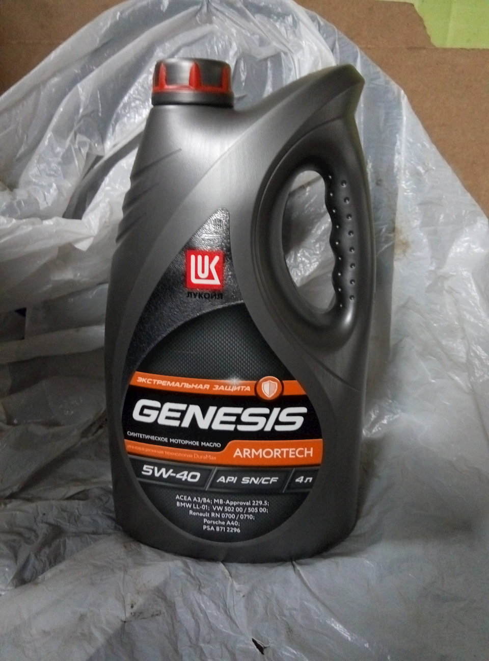 Lukoil Genesis Armortech 5W-40 арт. 1539424 — Volkswagen Polo Hatchback Mk4. Запчасти на фото: 1539424