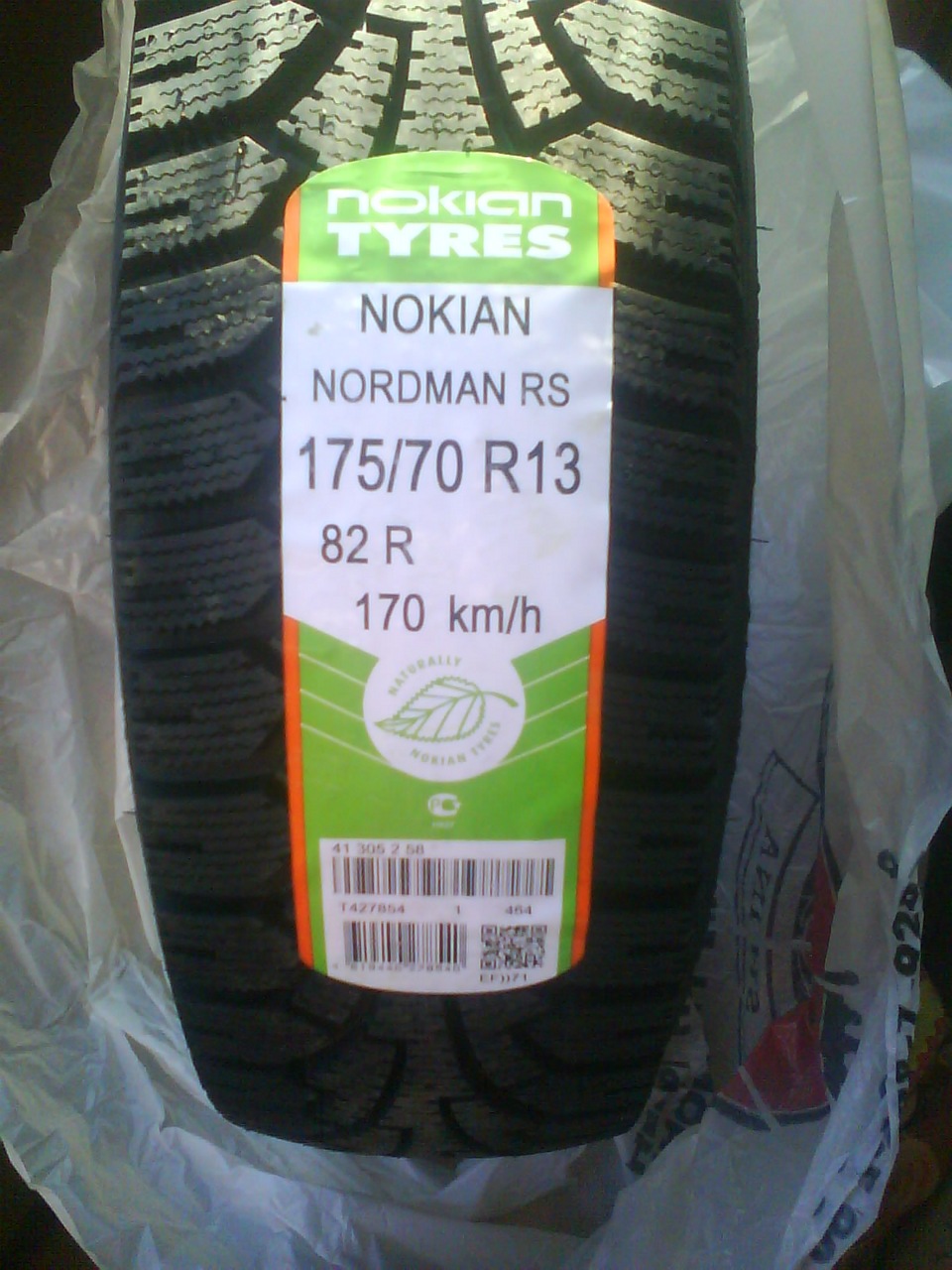 Фото в бортжурнале BMW 3 series (E21). Запчасти на фото: 1305258PDH, Nokian Tyres Nordman RS 175/70R13