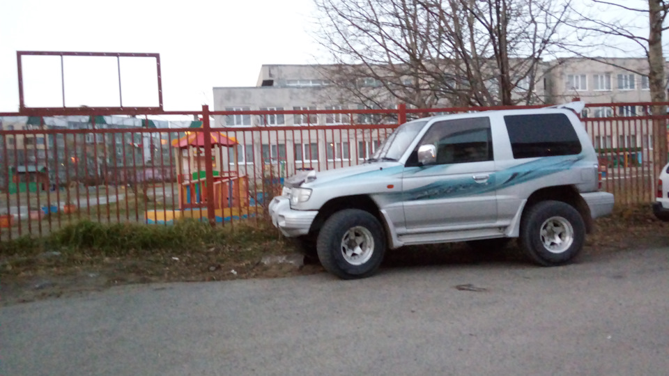оставил ночевать) люблю его… — Mitsubishi Pajero (2G)