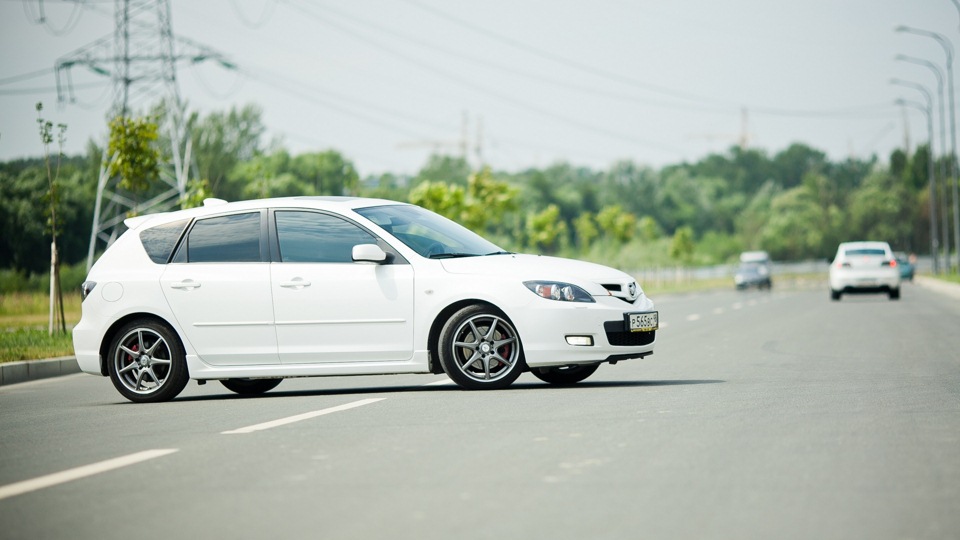 Mazda 3 Холодильник