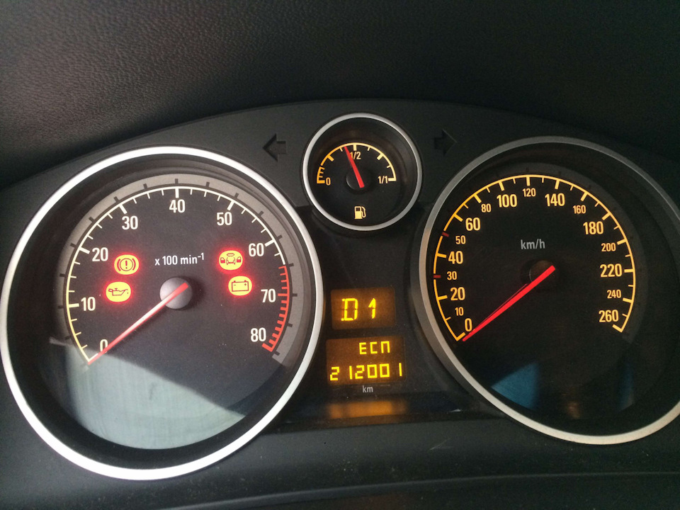 Фото в бортжурнале Opel Astra H GTC. Запчасти на фото: 212001