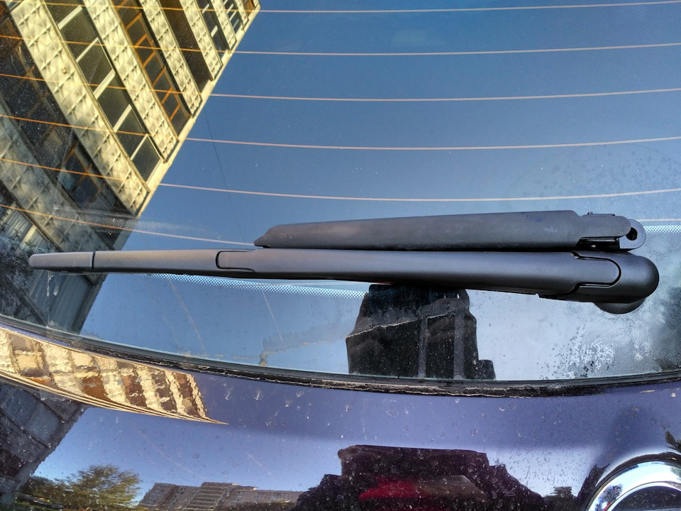 Поставила, отлично подошел по размеру, выглядит не хуже родного. — Nissan Qashqai (1G)