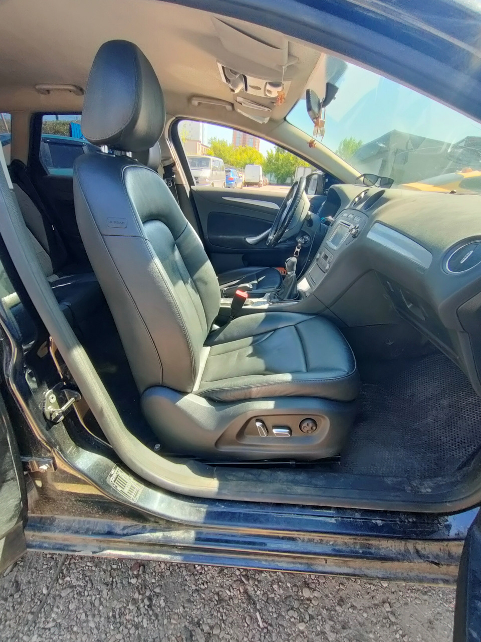 Photo from the logbook Ford Mondeo IV