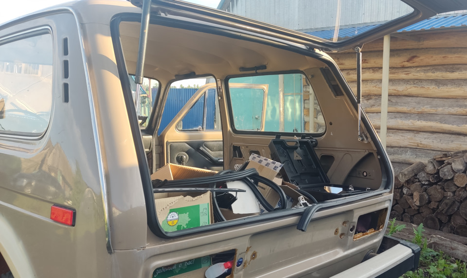 багажника — Lada 4x4 3D