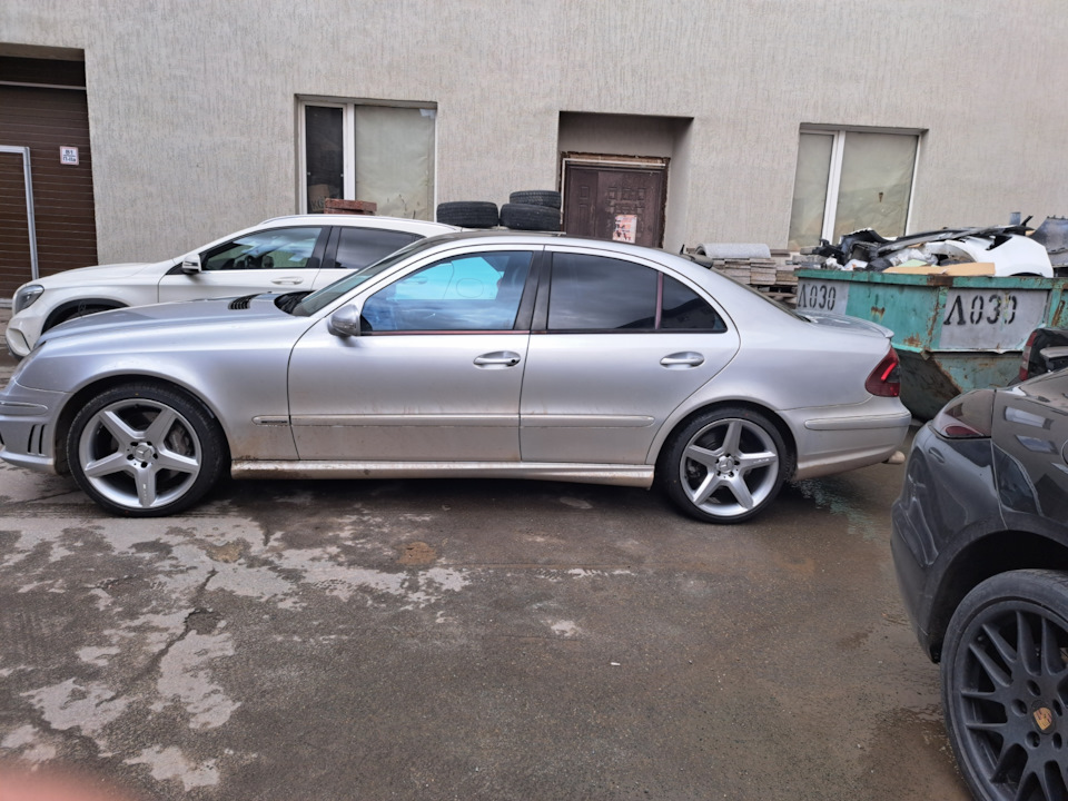 Photo from the logbook Mercedes-Benz E-Class (W211)