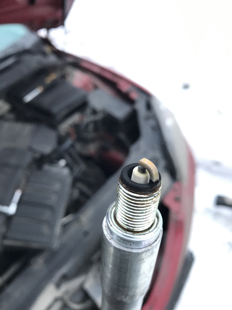 Нагар как я понял хороший, на всех свечах одинаковый — Mazda 3 (1G) BK