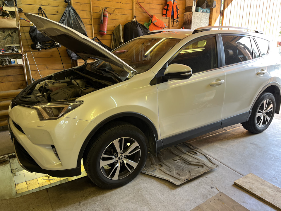 Фото в бортжурнале Toyota RAV4 (IV)