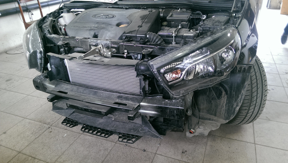 Скинули бампер. — Lada Vesta (1G)