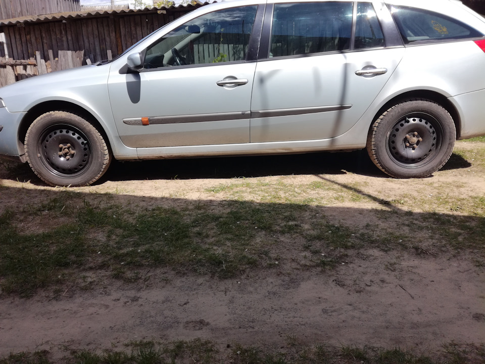 общий вид — Renault Laguna II