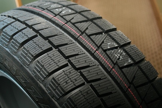 Bridgestone Blizzak Revo GZ — Skoda Rapid (1G). Запчасти на фото: Bridgestone Blizzak REVO GZ