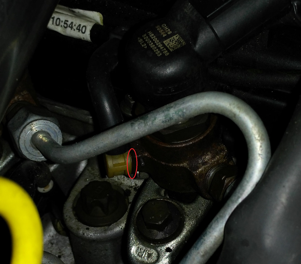 Текло отсюда — Renault Megane CC II. Запчасти на фото: H8200294788, 8200380253
