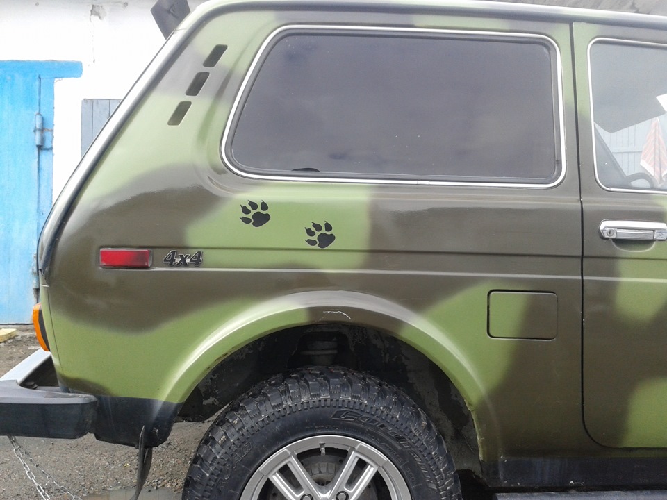 … — Lada 4x4 3D