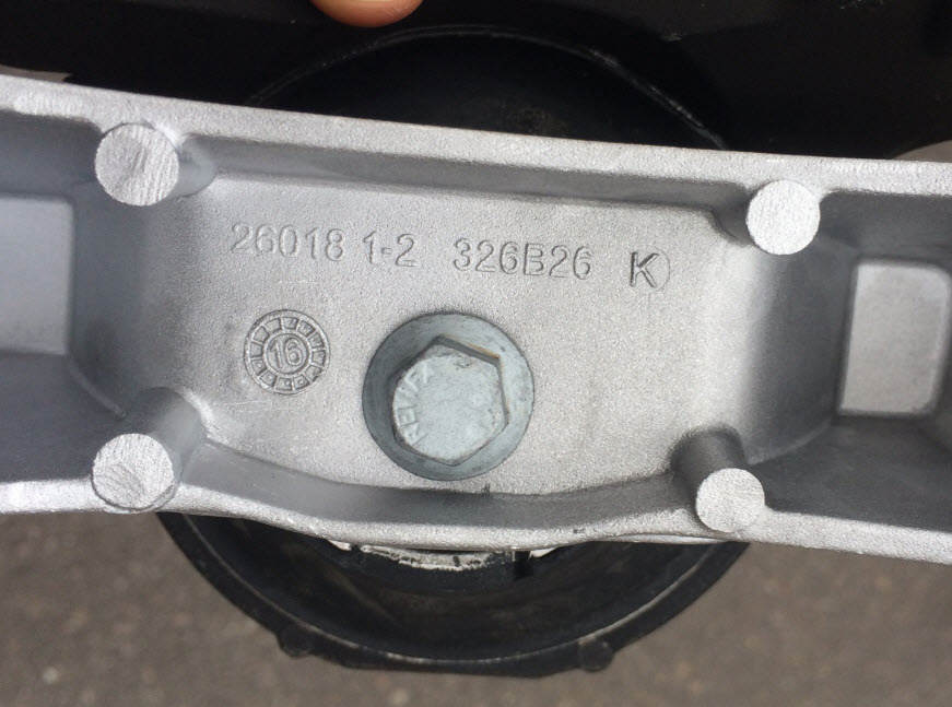 Низ — Volvo S40 (2G)